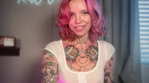 Snapshot of kittjones33 chatting on July 1, 10:31 pm kittjones33 online show from July 1, 10:31 pm