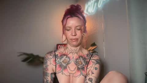 Snapshot of kittjones33 chatting on July 15, 12:21 pm kittjones33 online show from July 15, 12:21 pm