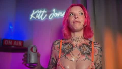 Snapshot of kittjones33 chatting on July 25, 8:39 pm kittjones33 online show from July 25, 8:39 pm