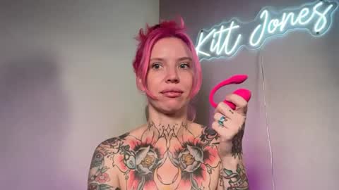 Snapshot of kittjones33 chatting on August 2, 2:04 pm kittjones33 online show from August 2, 2:04 pm