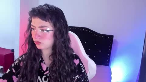 Snapshot of kitty__chs chatting on December 18, 11:27 am kitty__chs online show from December 18, 11:27 am