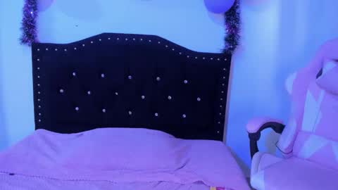 Snapshot of kitty__chs chatting on February 10, 2:10 pm kitty__chs online show from February 10, 2:10 pm