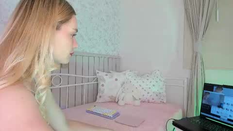 sophie online show from May 7, 5:07 pm