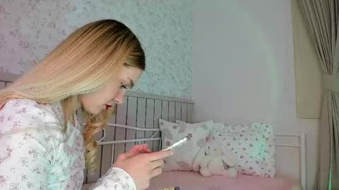 sophie online show from May 8, 5:07 pm