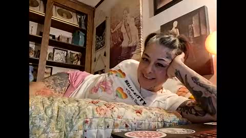 Snapshot of kitty_bang_bang chatting on April 25, 3:09 am kitty_bang_bang online show from April 25, 3:09 am
