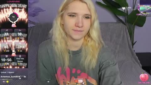 Snapshot of kitty_blondy chatting on April 13, 2:17 am kitty blondy online show from April 13, 2:17 am