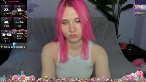 Snapshot of kitty_blondy chatting on April 16, 2:40 pm kitty blondy online show from April 16, 2:40 pm