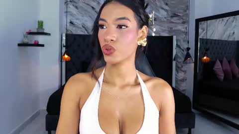 Snapshot of kitty_collins_ chatting on June 25, 11:59 am Kitty online show from June 25, 11:59 am
