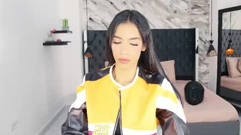 Snapshot of kitty_collins_ chatting on July 14, 12:22 pm Kitty online show from July 14, 12:22 pm