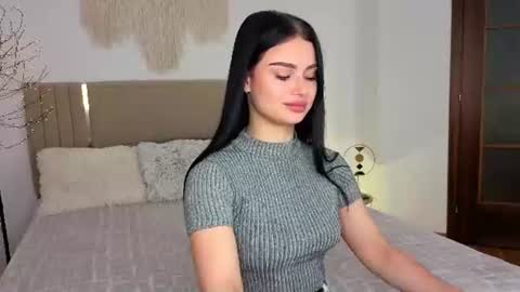 kitty_cut1ee_ online show from June 10, 7:18 am