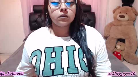 Snapshot of kitty_eyes chatting on December 15, 5:34 am kitty online show from December 15, 5:34 am