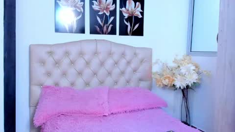 Snapshot of kitty_f00x chatting on June 4, 7:20 pm kitty_f00x online show from June 4, 7:20 pm