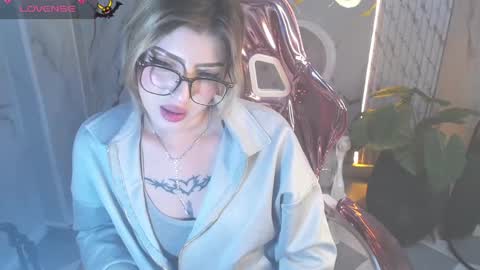 kitty_fox_b online show from October 31, 1:06 am