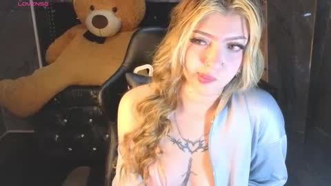 kitty_fox_b online show from December 17, 12:55 pm