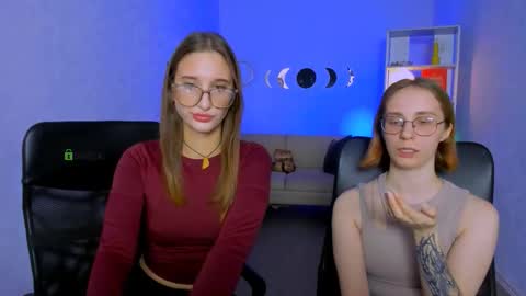 Snapshot of kitty_layy chatting on November 15, 7:05 am kitty online show from November 15, 7:05 am