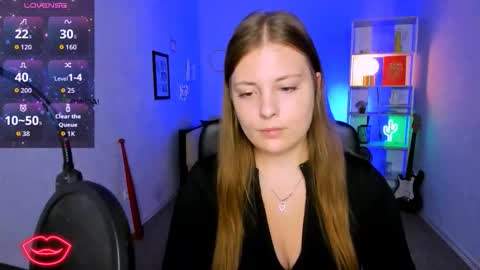 Snapshot of kitty_layy chatting on November 16, 7:14 am kitty online show from November 16, 7:14 am