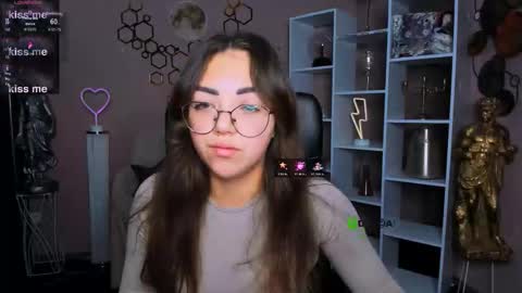 Snapshot of kitty_layy chatting on November 21, 9:30 am kitty online show from November 21, 9:30 am