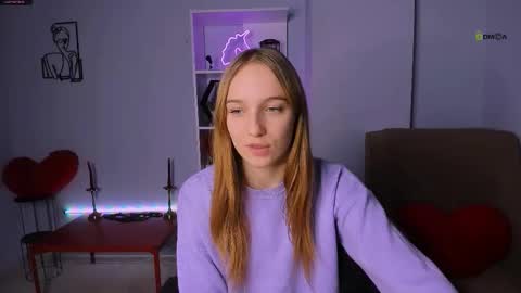 Snapshot of kitty_layy chatting on November 22, 10:14 am kitty online show from November 22, 10:14 am