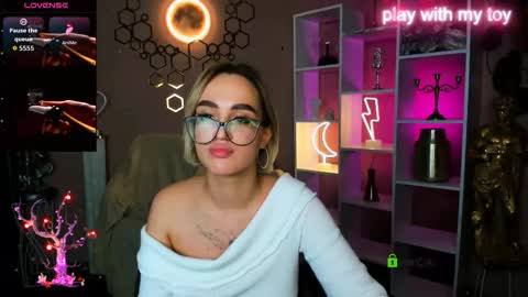 Snapshot of kitty_layy chatting on November 25, 2:28 pm kitty online show from November 25, 2:28 pm