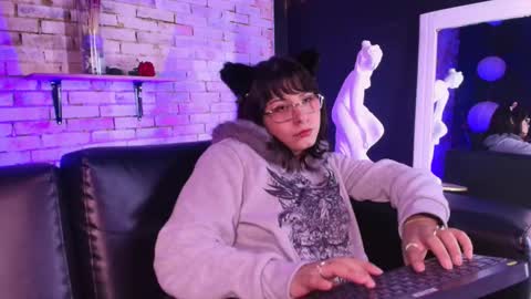 Kitty online show from March 21, 8:19 am