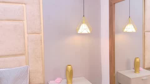 Snapshot of kitty_model chatting on May 20, 1:39 pm kitty_model online show from May 20, 1:39 pm