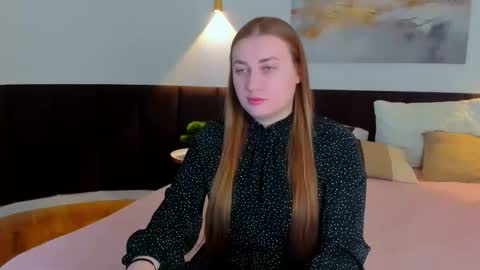 kitty_murmur online show from December 4, 2:37 pm