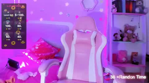 Snapshot of kitty_parker chatting on October 29, 12:24 am online show from October 29, 12:24 am