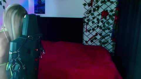 kitty_vaal online show from October 31, 2:45 am