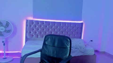 kitty_violet11 online show from April 29, 11:11 pm