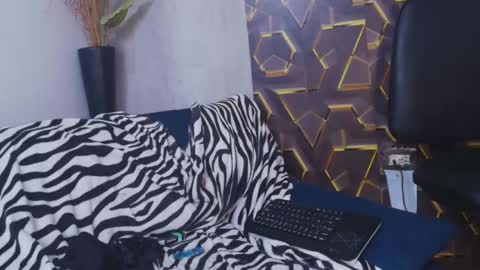 kitty_violet11 online show from May 26, 7:26 am