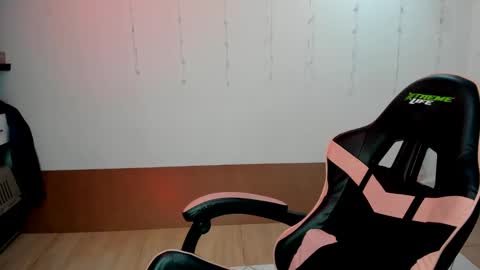 violet online show from January 5, 5:51 am