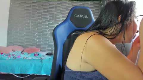 violet online show from May 9, 3:06 pm