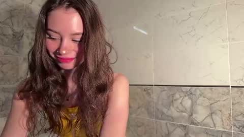 Snapshot of kittybaeray chatting on June 19, 7:12 am Rayna online show from June 19, 7:12 am