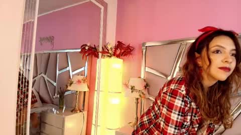 Snapshot of kittybloom_ chatting on November 11, 1:00 pm Kitty online show from November 11, 1:00 pm