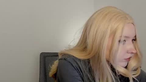 Snapshot of kittydollstella chatting on December 20, 4:36 pm kittydollstella online show from December 20, 4:36 pm