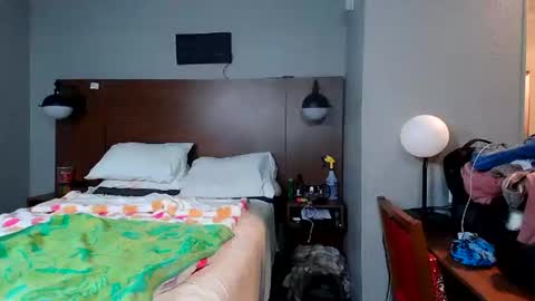 Snapshot of kittykat_1999 chatting on January 29, 2:10 pm kittykat 1999 online show from January 29, 2:10 pm