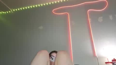 Snapshot of kittykat_1999 chatting on October 19, 3:29 am kittykat 1999 online show from October 19, 3:29 am