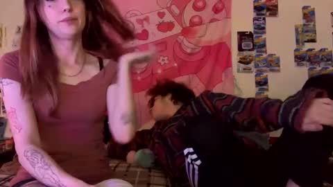 Snapshot of kittyme0ws chatting on December 15, 6:17 am kitty online show from December 15, 6:17 am