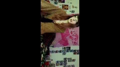 Snapshot of kittyme0ws chatting on December 16, 5:45 am kitty online show from December 16, 5:45 am