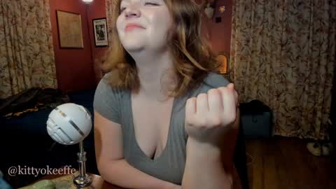 Snapshot of kittyokeeffe chatting on December 5, 4:31 am Miss Kitty OKeeffe online show from December 5, 4:31 am