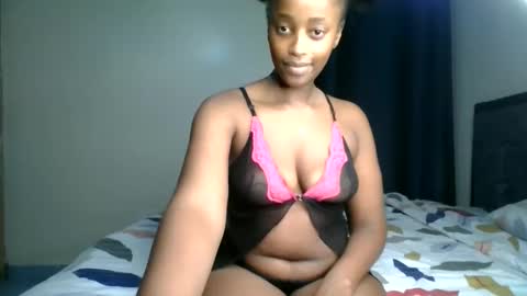 Snapshot of kittypettite chatting on June 10, 6:07 pm Kittypettite online show from June 10, 6:07 pm