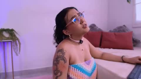 Sophie online show from November 4, 7:02 pm