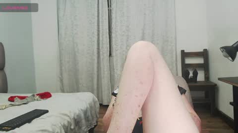kittywhiteass online show from August 4, 12:03 am