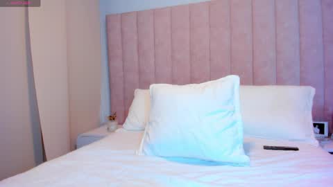 Snapshot of kittyy_milk chatting on June 9, 7:58 pm K I T T Y Y online show from June 9, 7:58 pm
