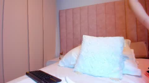 Snapshot of kittyy_milk chatting on June 11, 12:32 am K I T T Y Y online show from June 11, 12:32 am