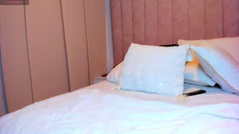 Snapshot of kittyy_milk chatting on June 11, 5:55 pm K I T T Y Y online show from June 11, 5:55 pm