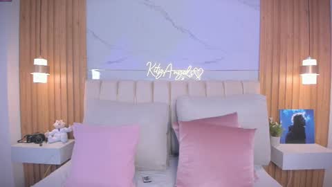 Snapshot of kity_angelss chatting on June 13, 1:47 am Angel Independent Model online show from June 13, 1:47 am
