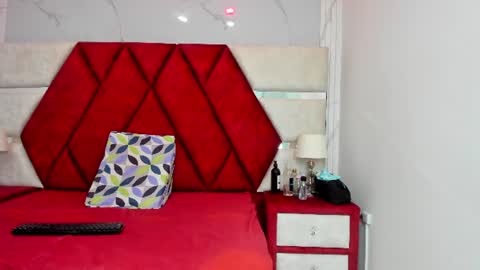 Snapshot of kity_spiderr chatting on June 30, 12:06 pm Luisa y Jairo online show from June 30, 12:06 pm