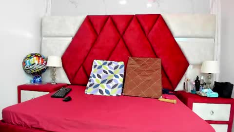 Snapshot of kity_spiderr chatting on July 24, 12:14 pm Luisa y Jairo online show from July 24, 12:14 pm