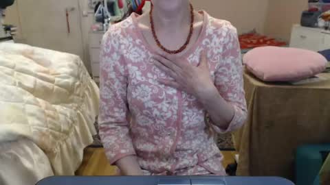 Snapshot of kiuminberry chatting on June 15, 10:17 am KiuminBerry online show from June 15, 10:17 am